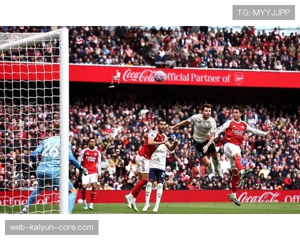 曼联防线失误频繁问题持续，对关键阶段稳定性考验逐步显现