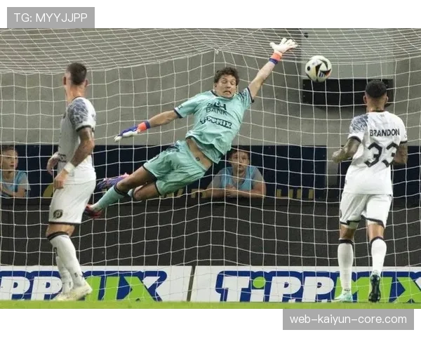 门将手抛球规则拆解：允许触地几次和防守时限如何判定？