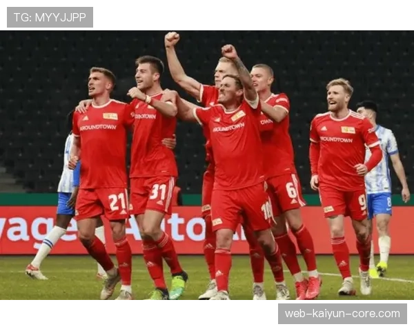 拜仁慕尼黑高位压迫战术下被反击频现，近期防守稳定性面临考验